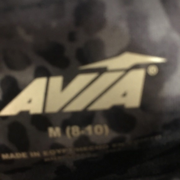 AVIA size 8-10 leggings with pockets - Picture 3 of 4